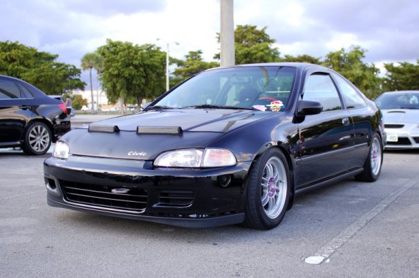 Co říkáte na tuhle věc na kapotě?