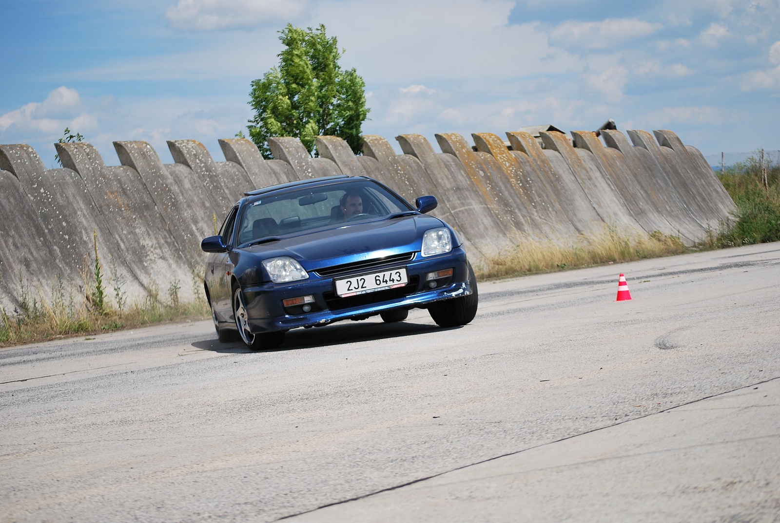 Asi to pomalu chce nové tlumiče :)