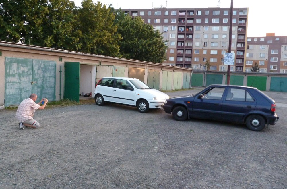 No vozidla Mikiho a Jarana