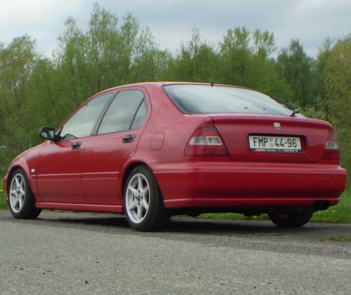 Honda minulé léto :-)  jsem tu nový,tak zdravím všechny milovníky uječených motorů.-)