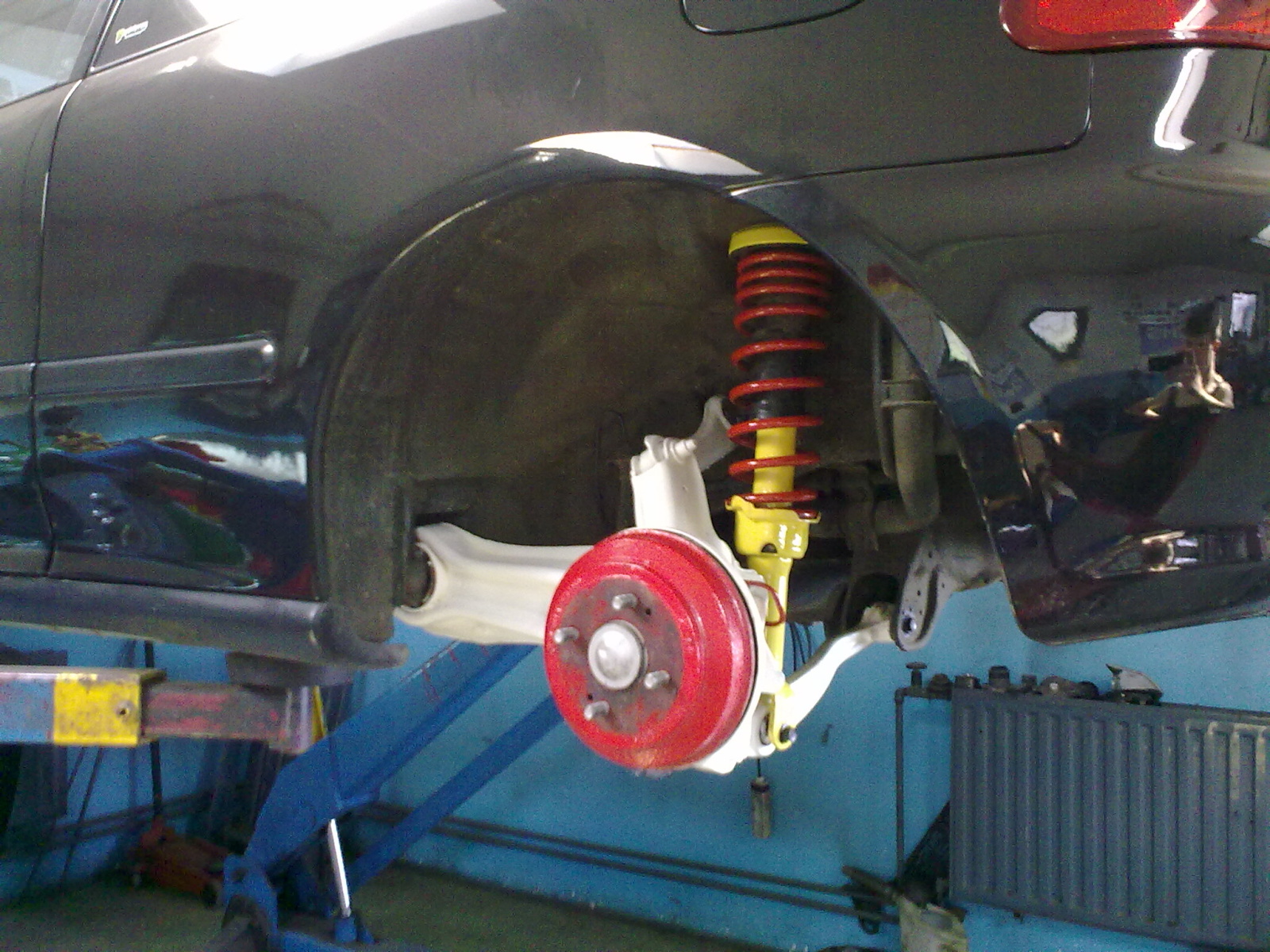 už jen bílý podběhy a hotovo:)