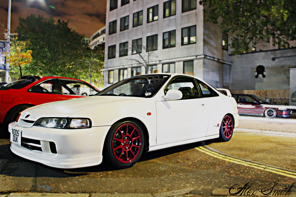 Asi nějakej stěhovák, když mu to tak dřepí...