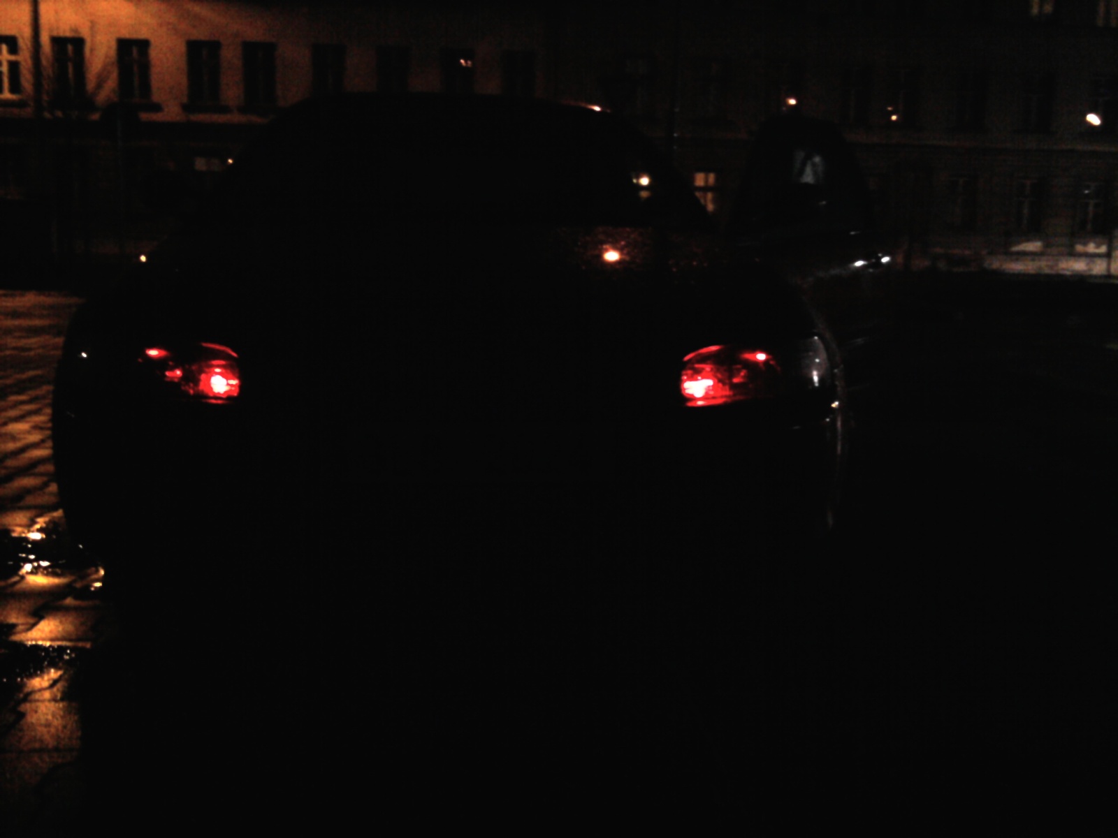 když může být červená vzadu proč ne vepředu ?:) H teď