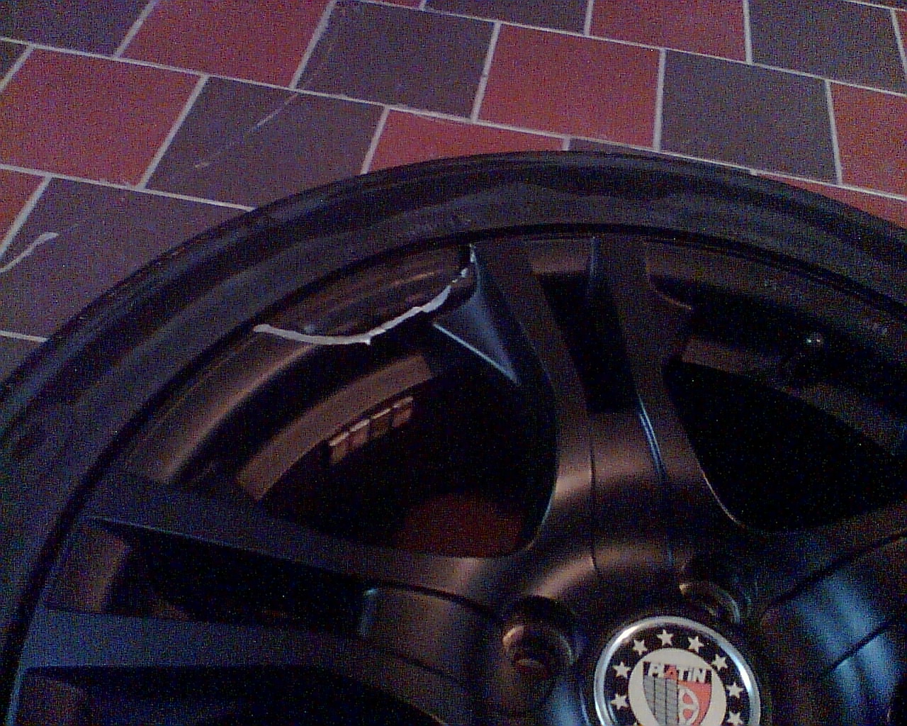 Blízke seznámení s patníkem :(