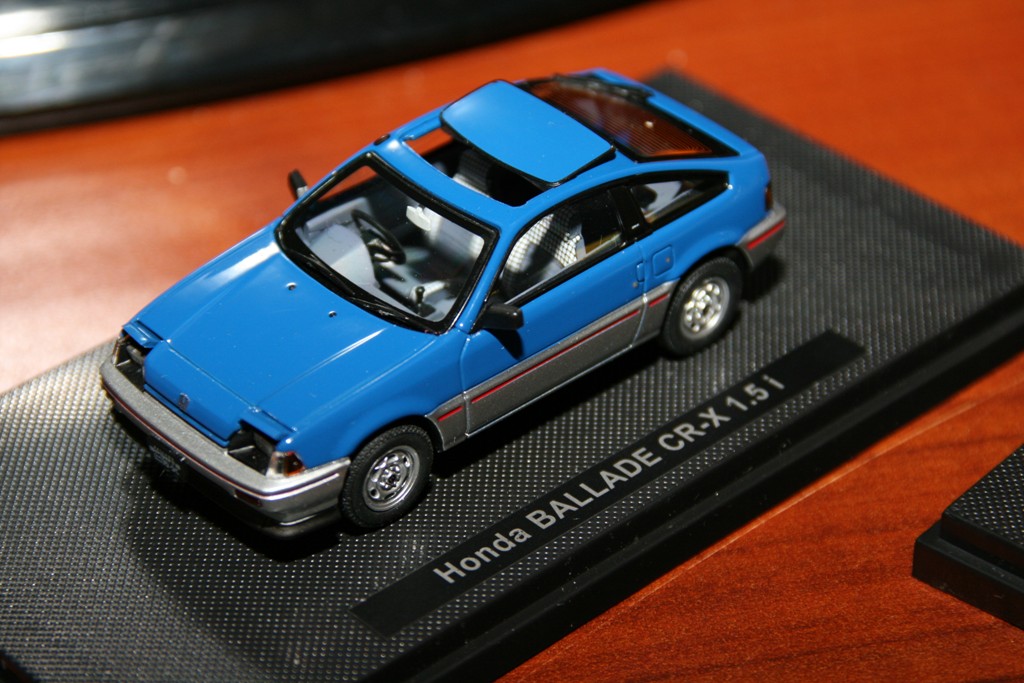 Jsem přemýšlel,proč je v krabičce plast navíc a on je otevírací šíbr... :-)