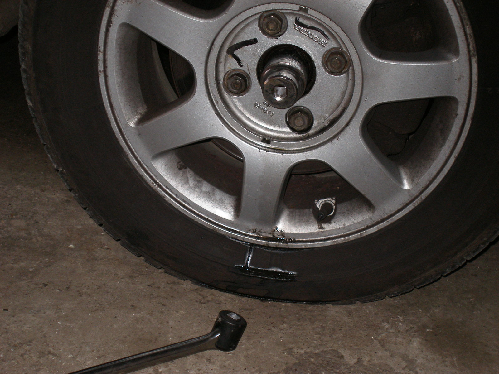 Tak čep se dneska měnit nebude :( Kovanej trhák je fuč...