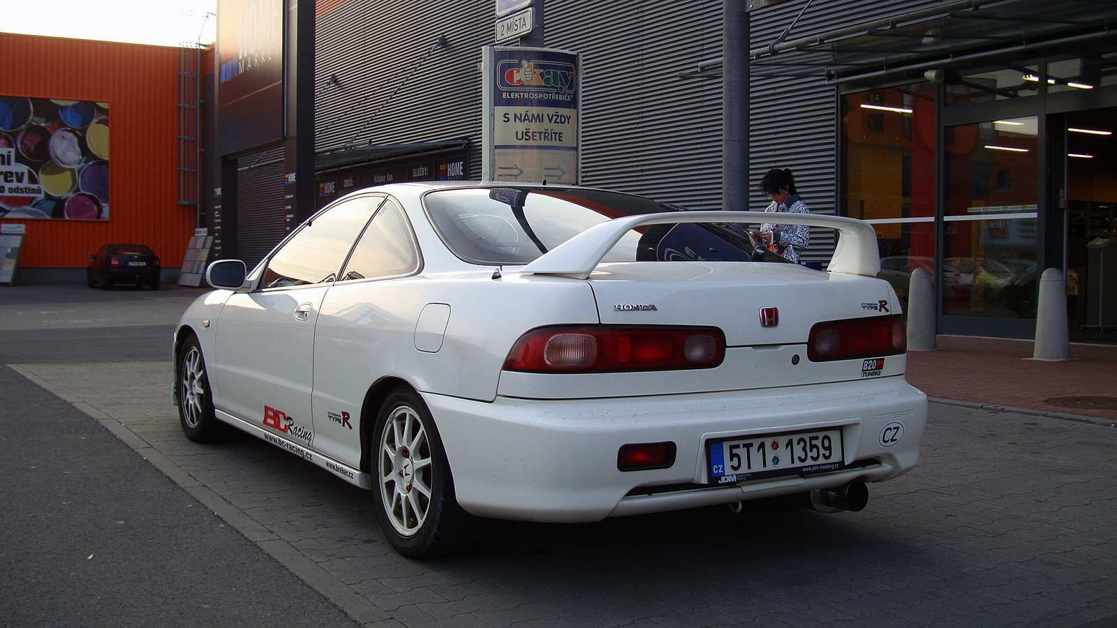 Po 8 mesicich za volantem