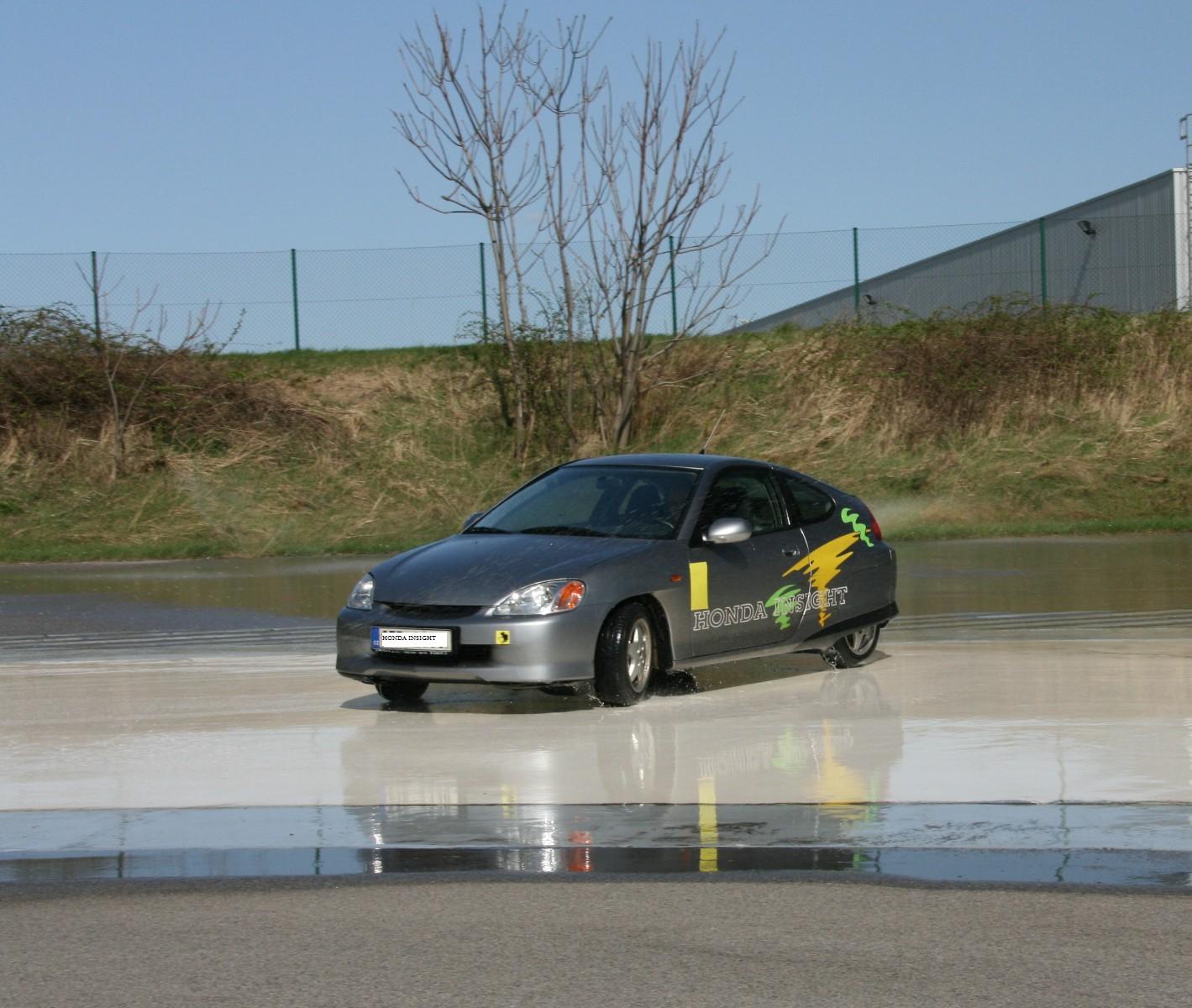 To jsou ty baterky v p.. ee.. vzadu. :-)