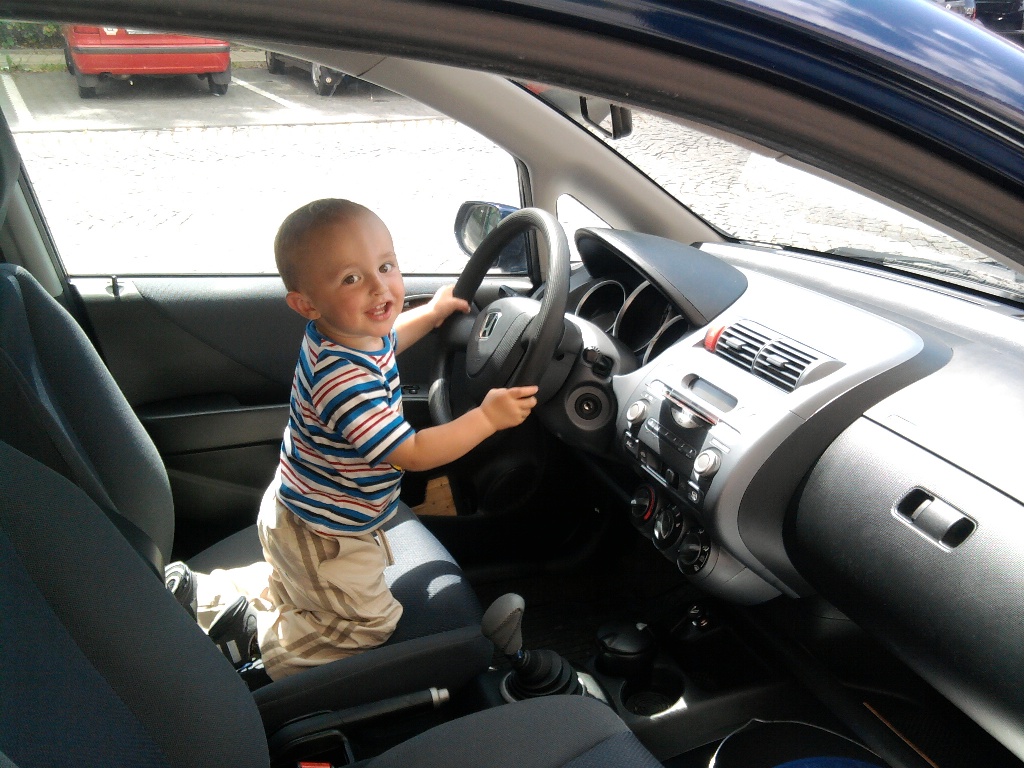 Byl jsem vyhozen od volantu... :-(