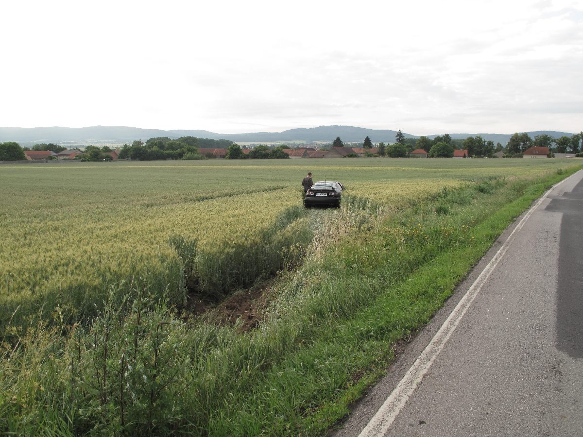 Přistán do pole