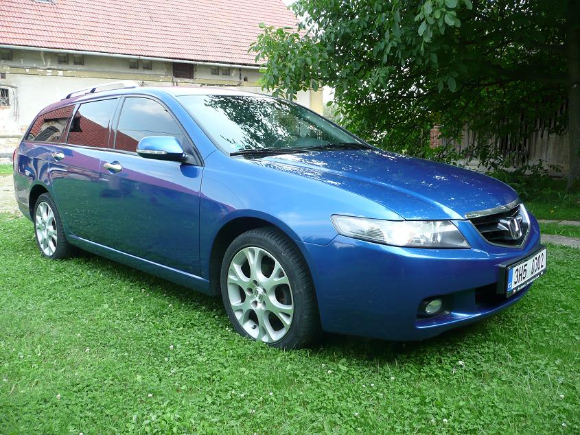 ...a kočička je doma :-)