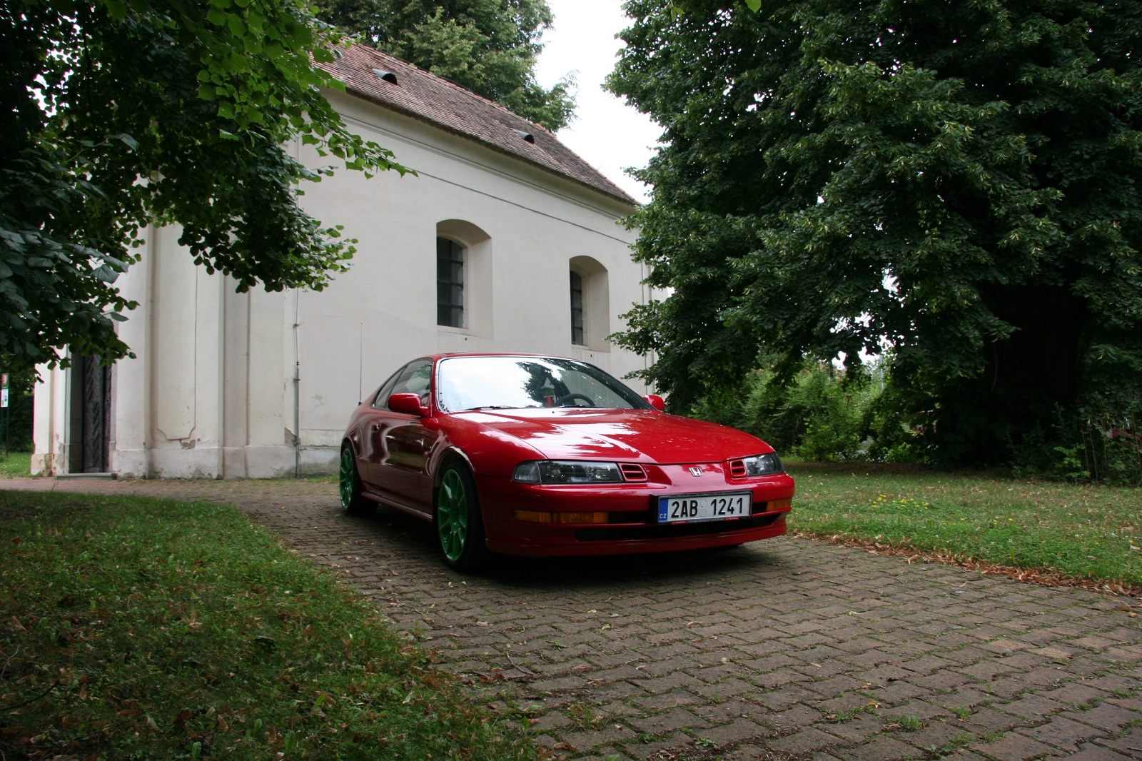 K bílý patří červená :o)