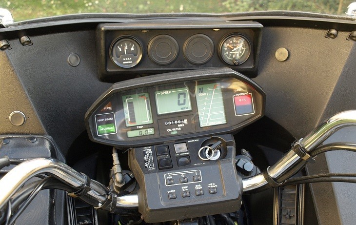 Palubní deska Hondy z roku 1983... :-)