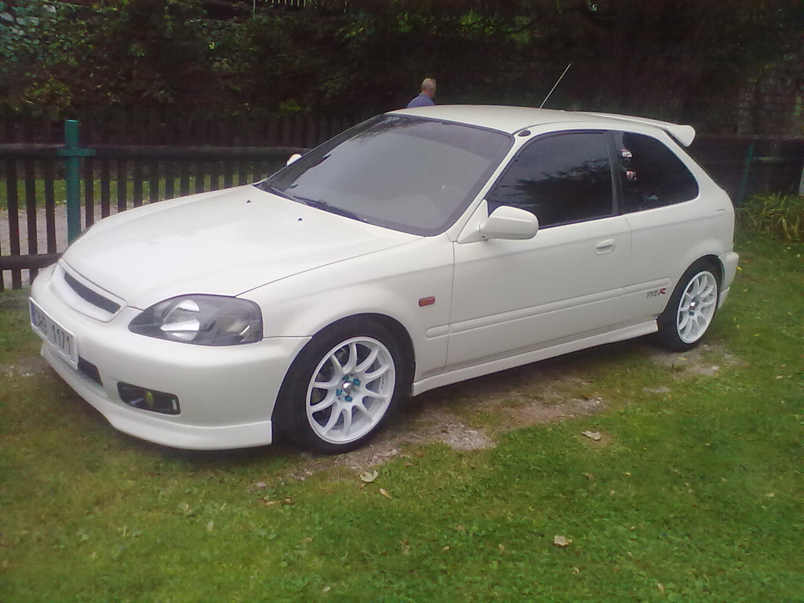 Jen blbec si koupí na zimu letní kola..:D