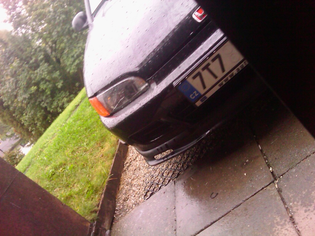 Hondička byla vyhnána na déšť