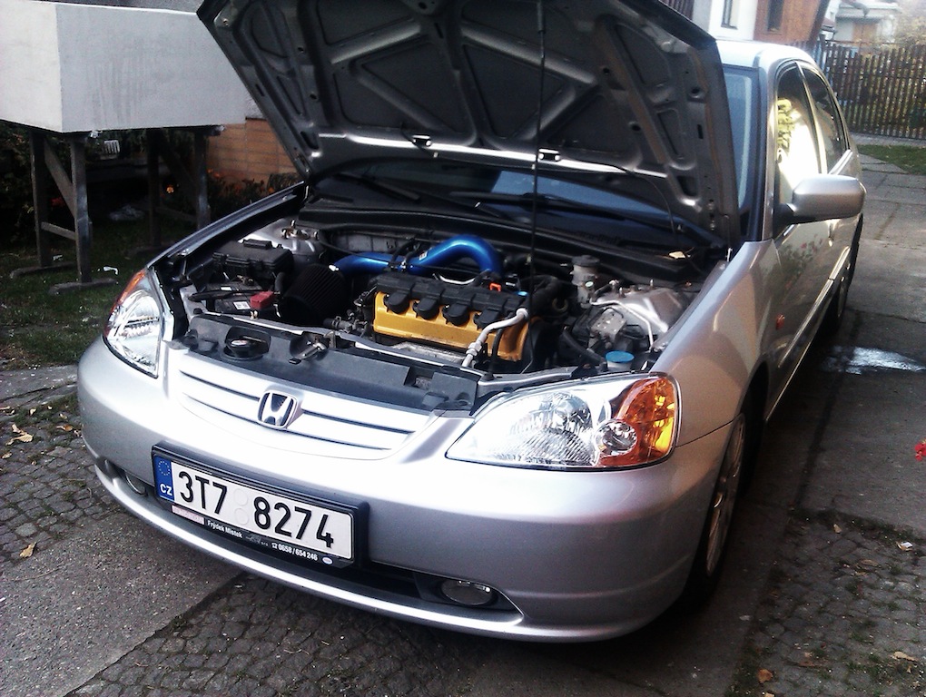 Můj mazel na mě kouká novýma očima :)