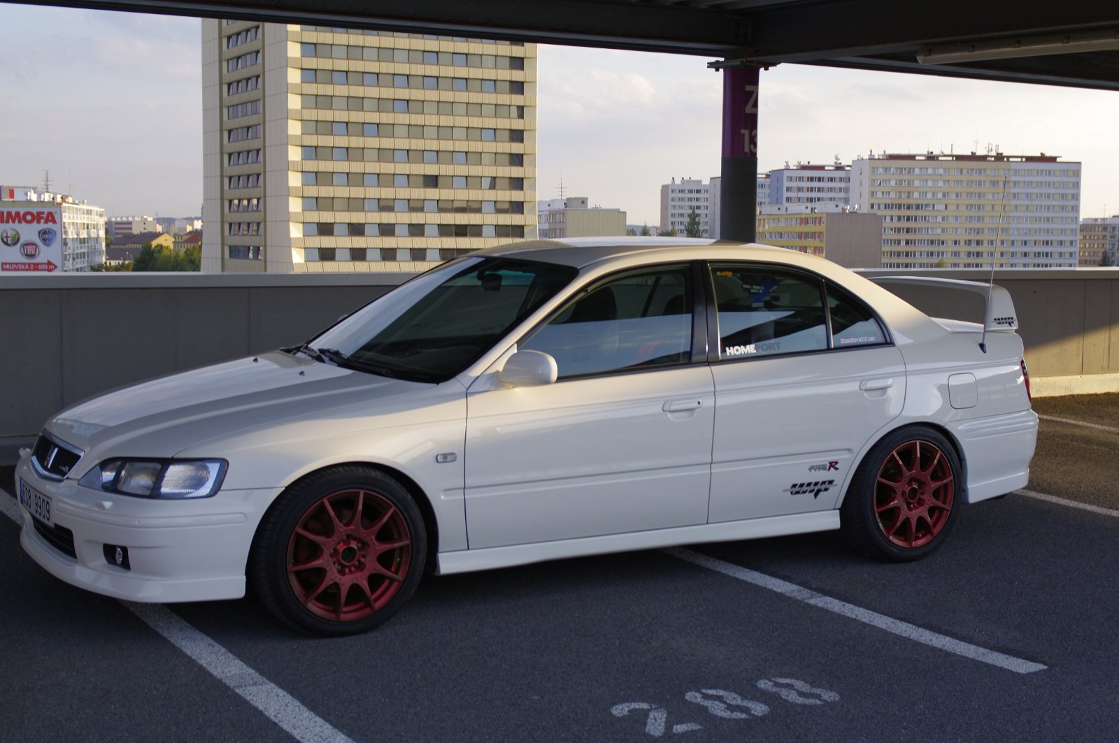 red rims ? jo ne