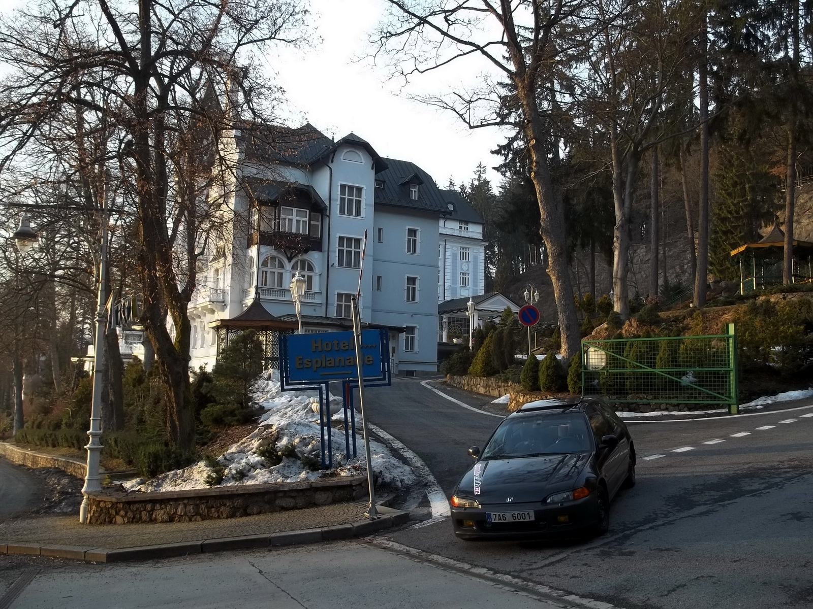 ...  není nad ten krásný pocit, když odjíždíte z domu, že?