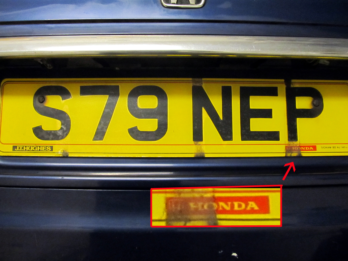 Co je to za značku? Nějaká převozka, když to má logo Honda?