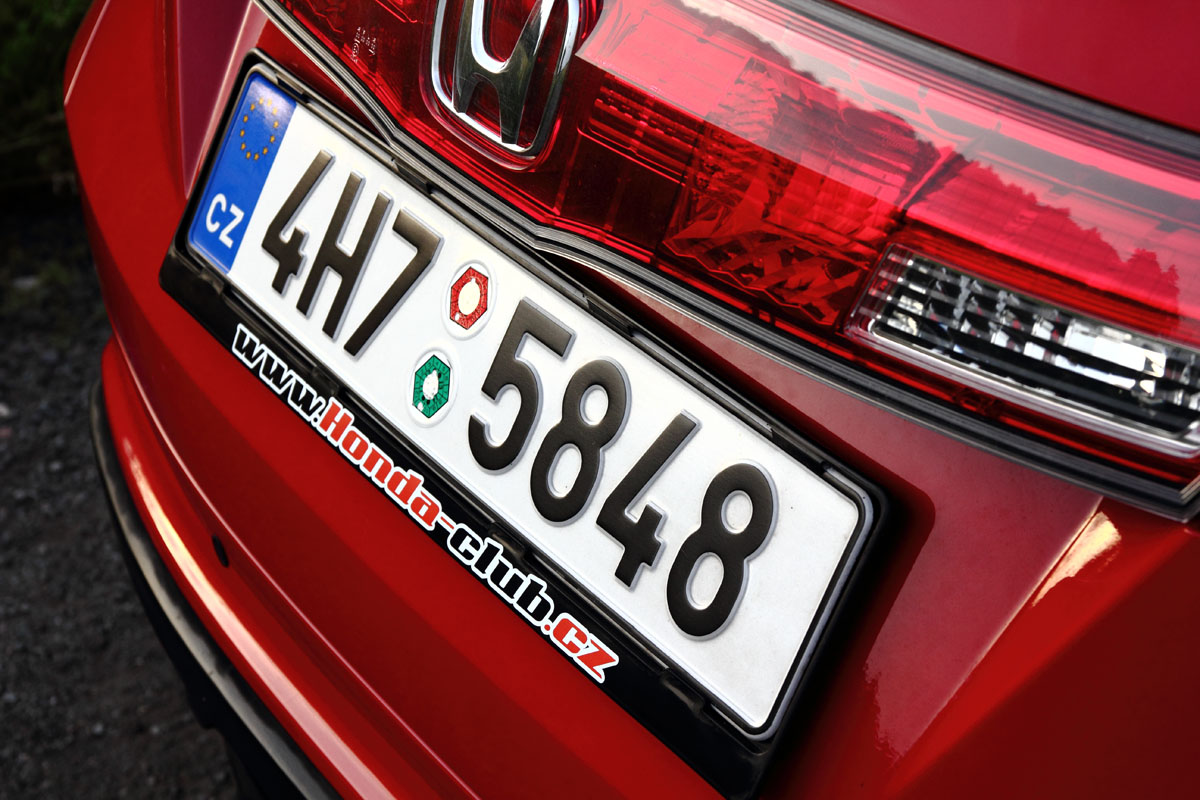 Jediný správný rameček pod SPZ