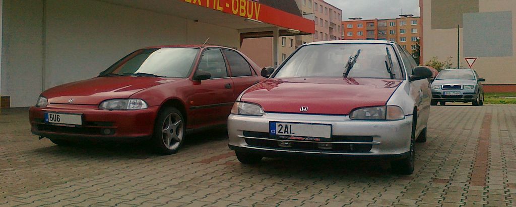 Potkaly se dva sedany