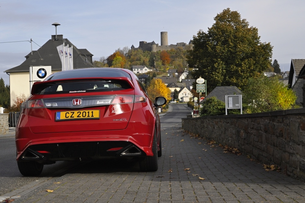 V podhradi Nürburgu