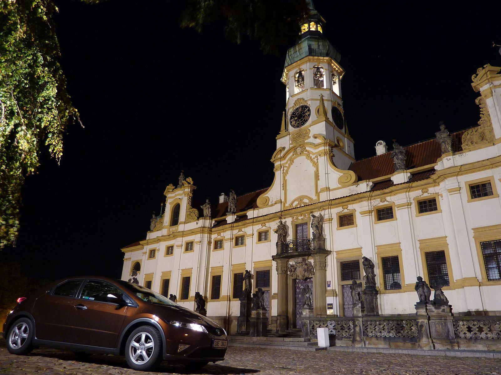 Trocha nočního focení kompaktem...