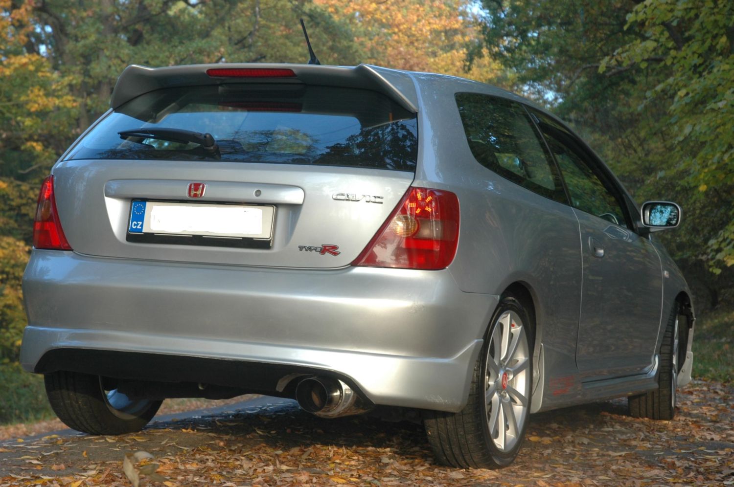 Jedna podzimní,když už to venku přes den i tak skoro vypadá :)