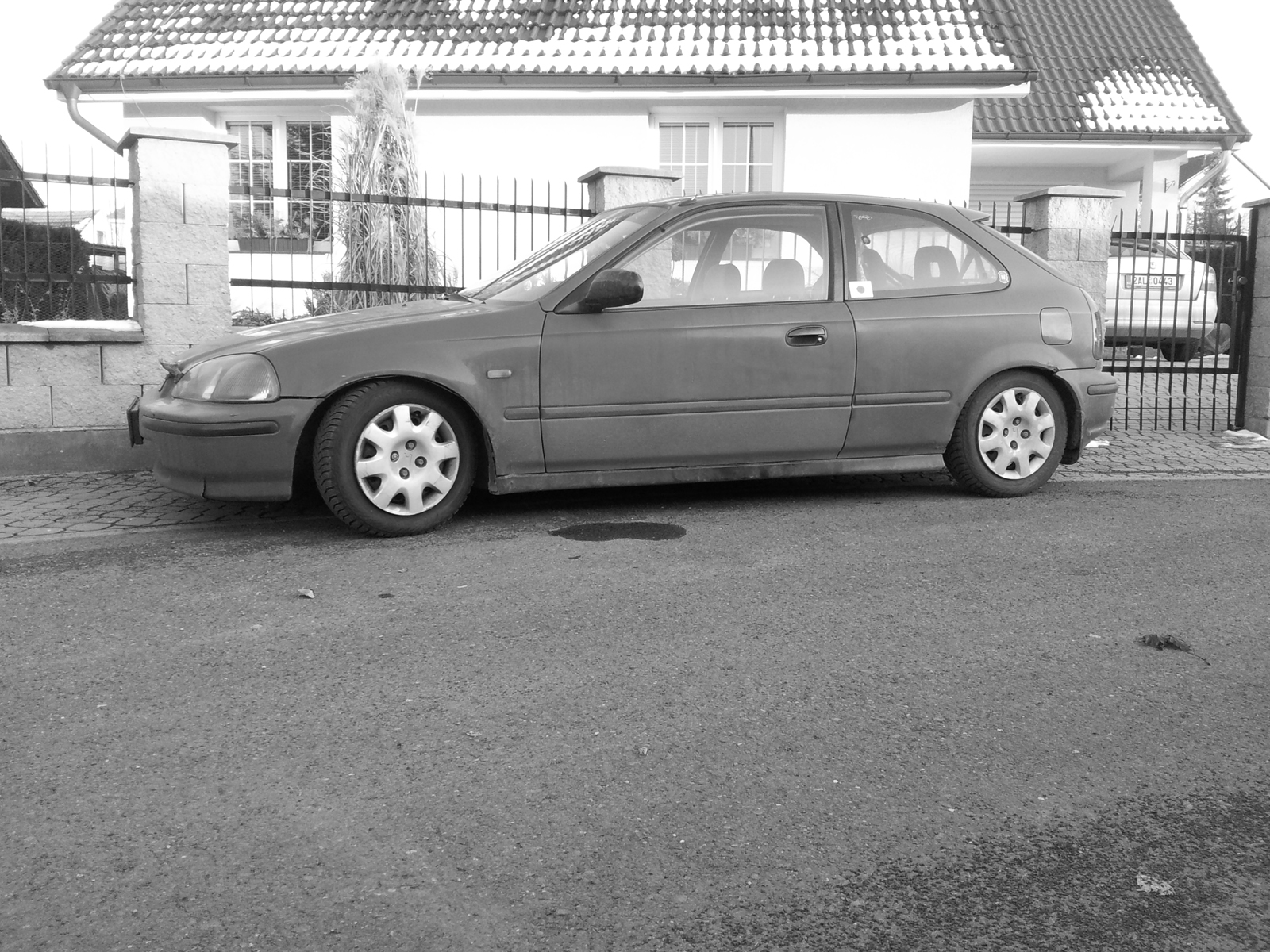 Jaro je tady, auta nám klesají k asfaltu ;)