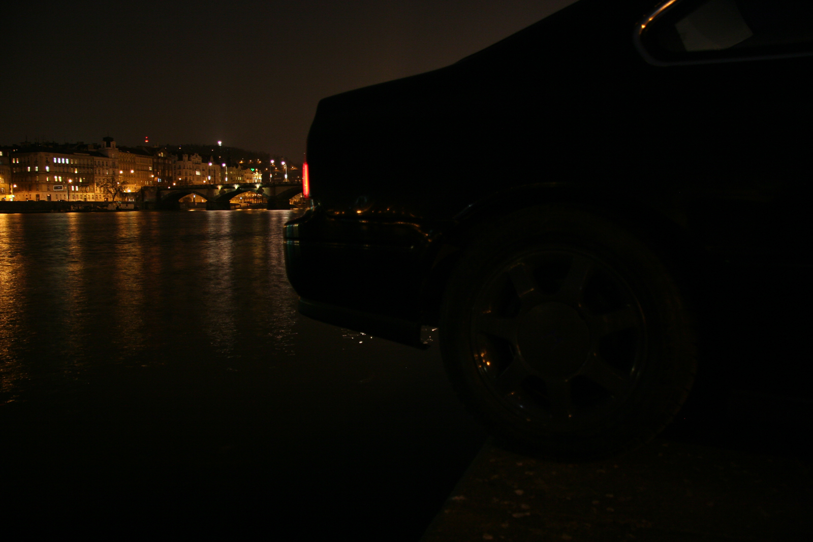 Ten kluk má prostě gigantický koule :D