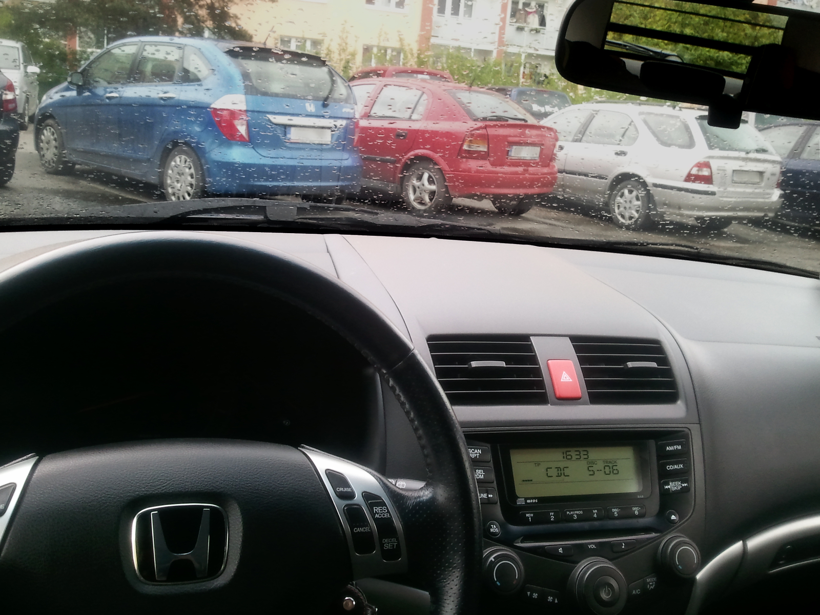 Je tu nějak mrtvo...