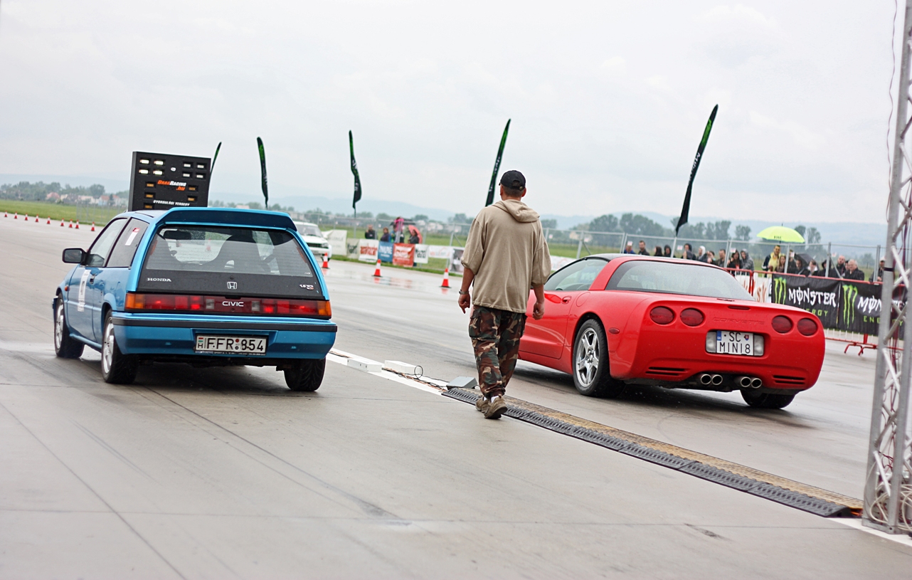 ...a Civa ještě zezadu.