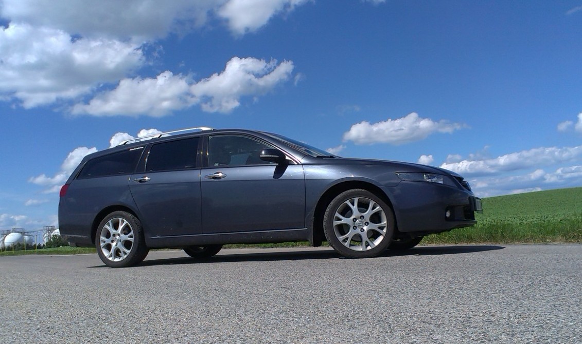 Když už se léto tváří,že je fakt tady, tak zatmaveno..