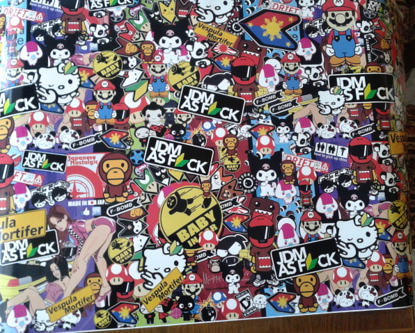 Největší stickerbomb dorazila