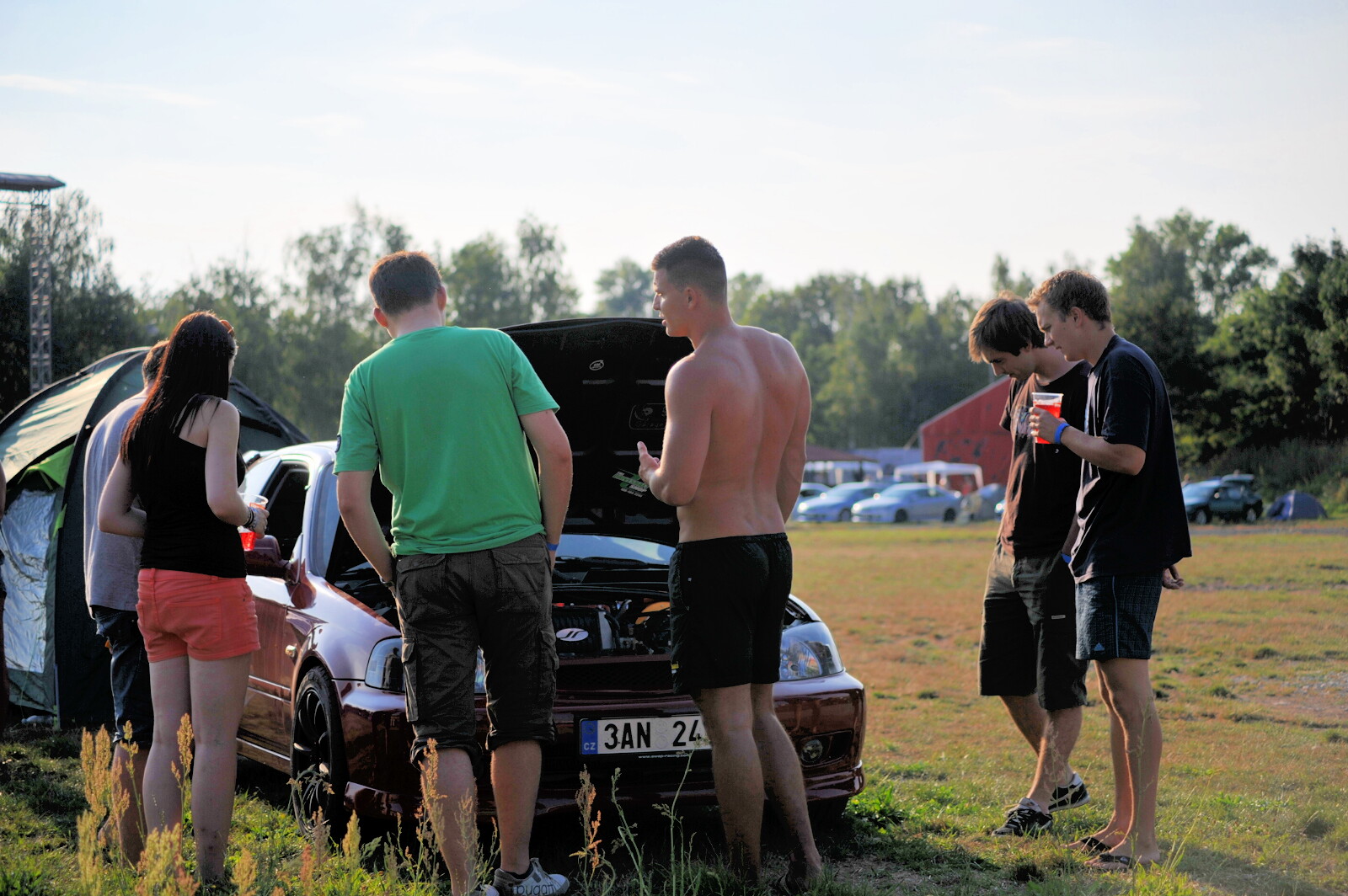 "Odborná diskuze" aneb první foto z HonDay XI. 2013