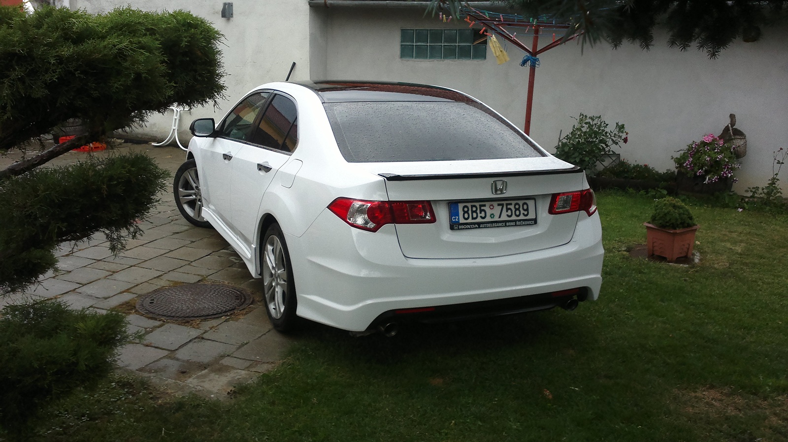 křídlo- foceno kalkulačkou