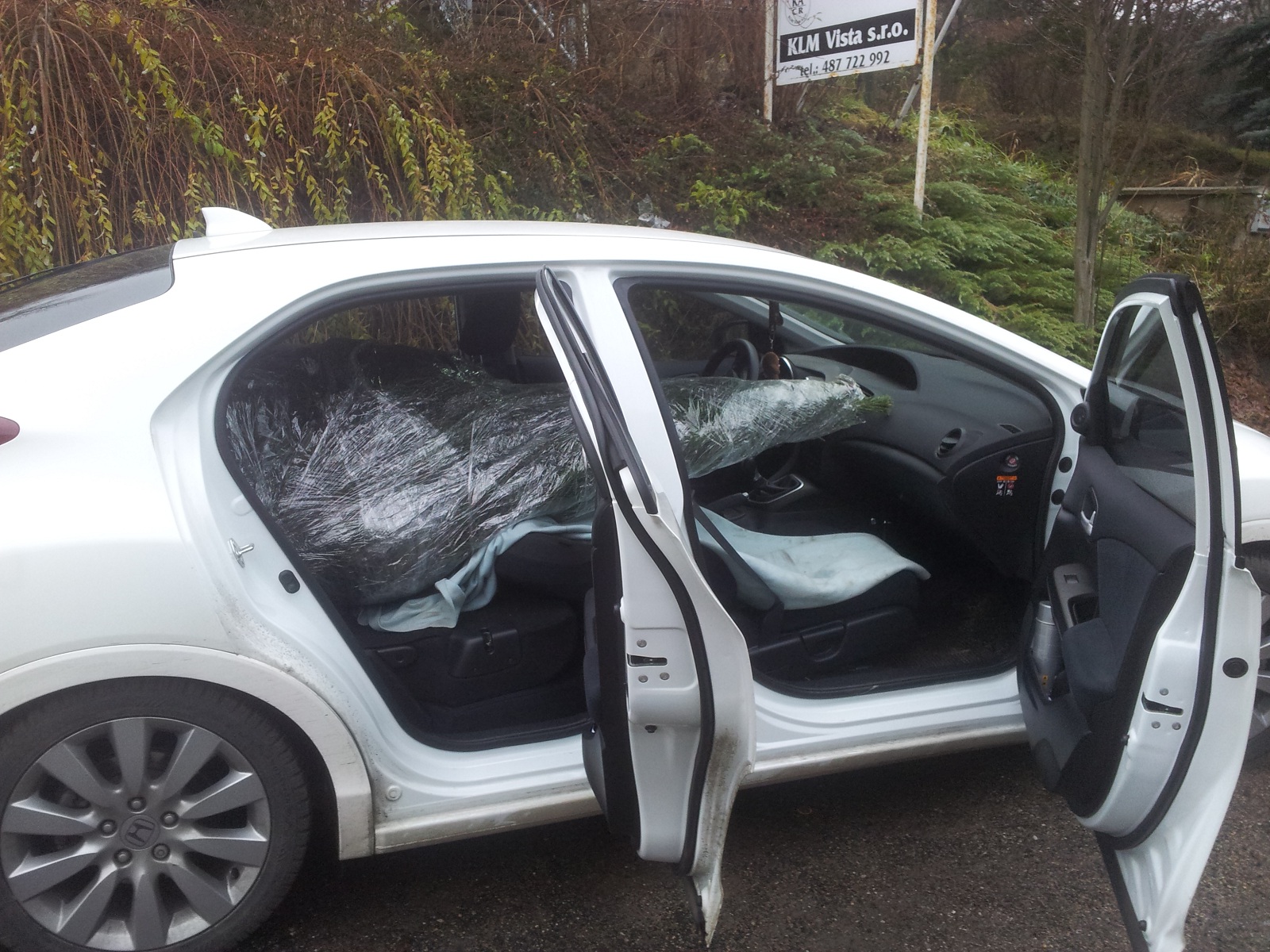 Koupili jsme si voňavej stromeček do auta :-)