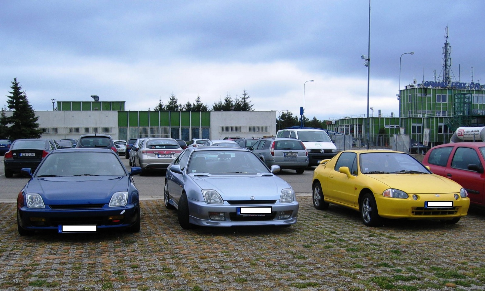 Honda k Hondě sedá....