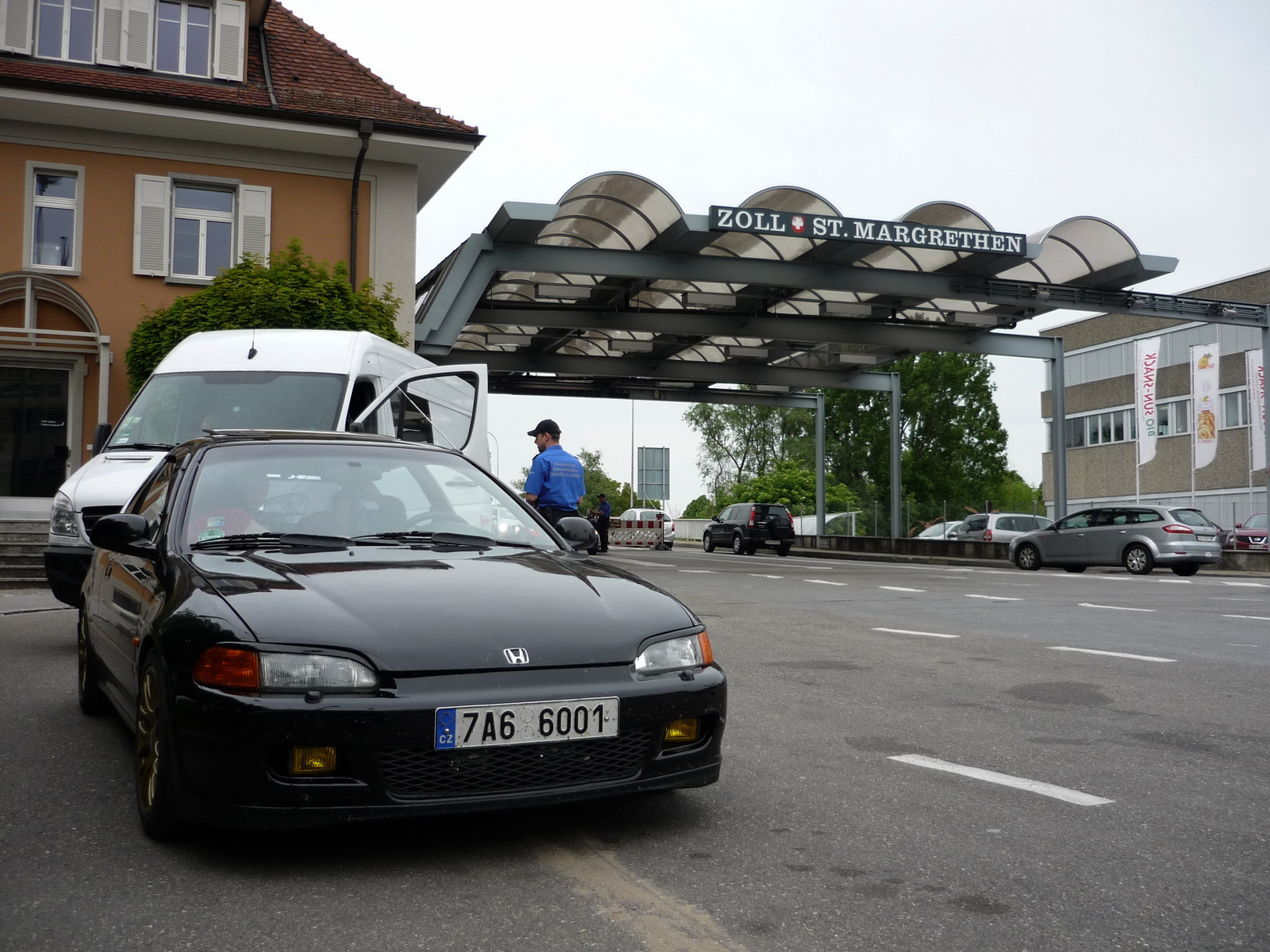 Hondy na celnici ...