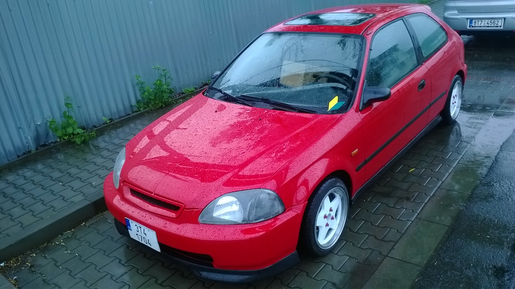 škoda, že to tady na Moravě dneska není na projížďku, po laku..:)