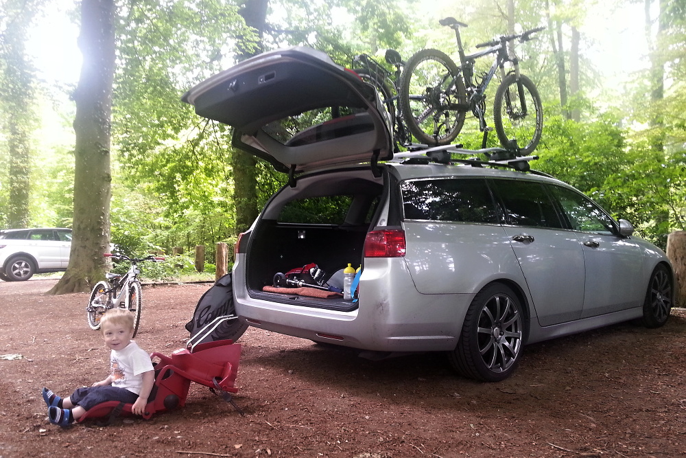 Pak ze neni Acco v rope sportovni auto :)