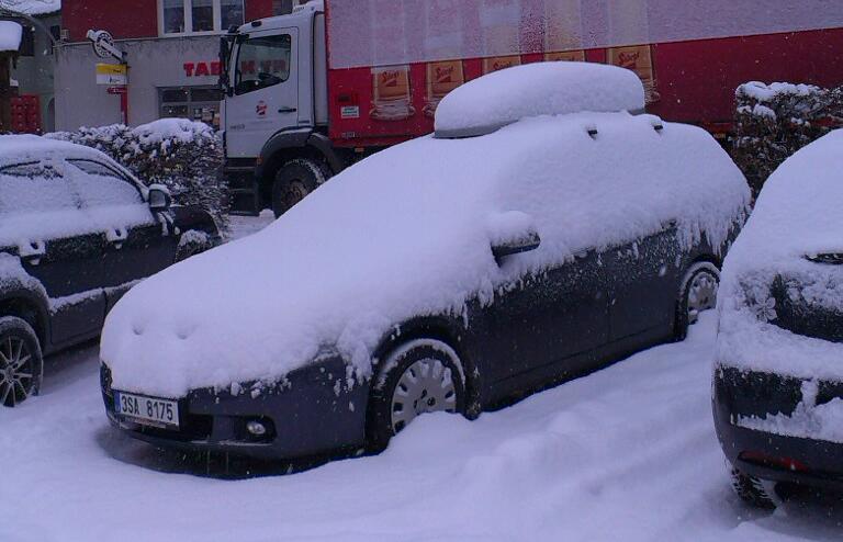 V ČR prej taky sně,ží... Alpy - cca 8h a 15cm..