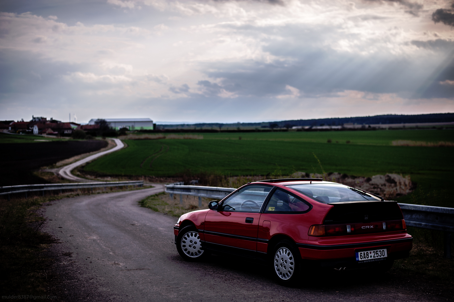 Soichiro se z nebíčka spokojeně dívá na pokračující život svých úžasných výtvorů.