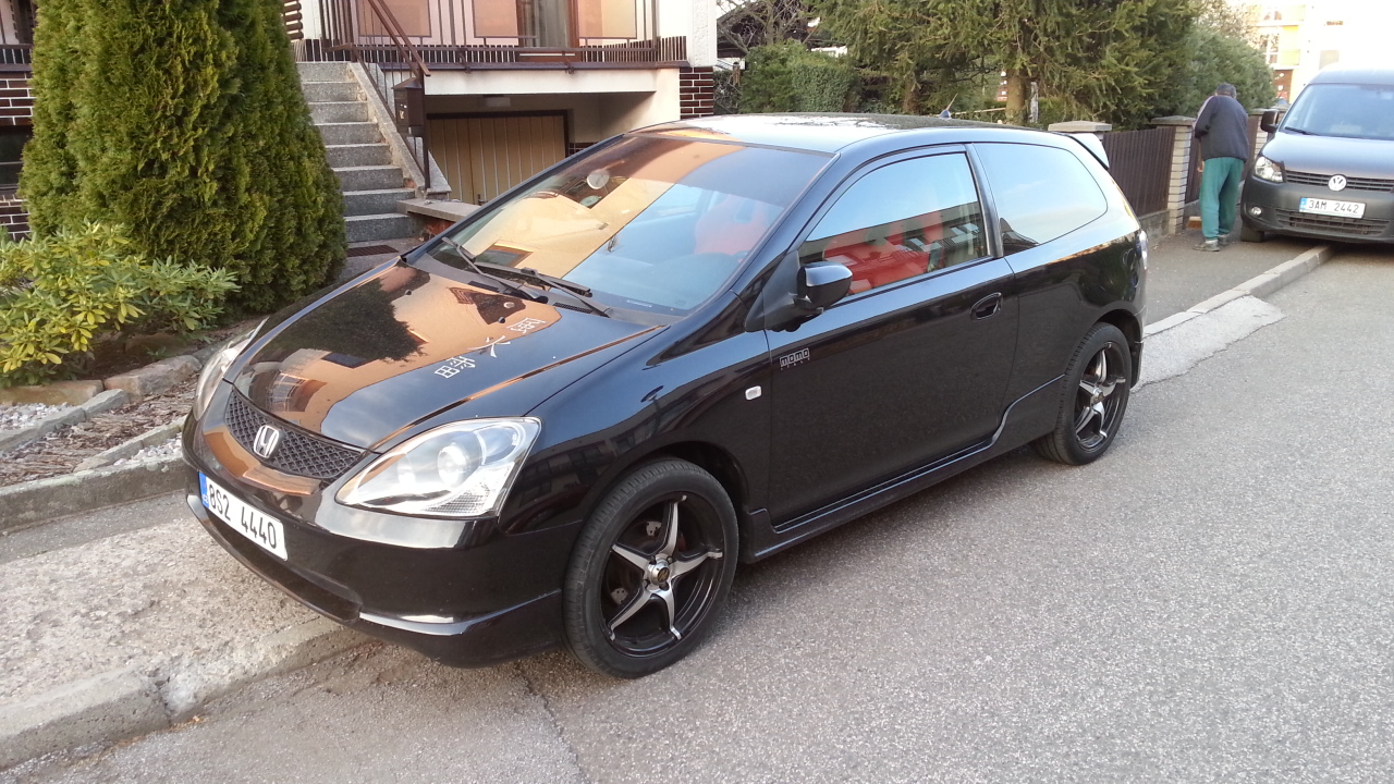 Tak jsem zase mezi vami, pratele ! :-)