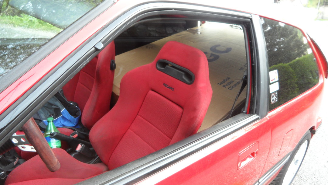 když na to přijde tak to VTECa naložíš i čelní okno..:D