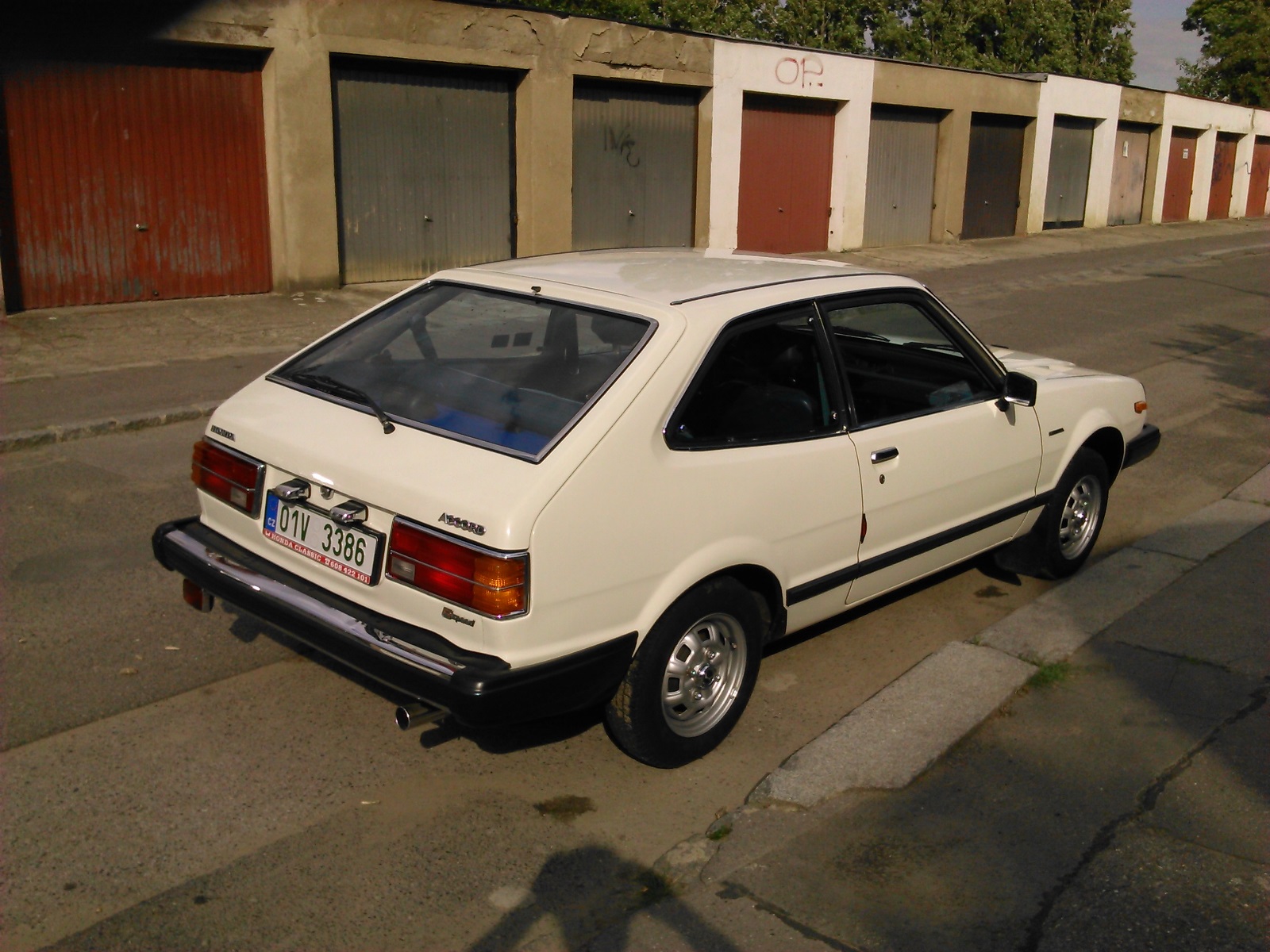 Le Roi est polie, vive le Roi ...