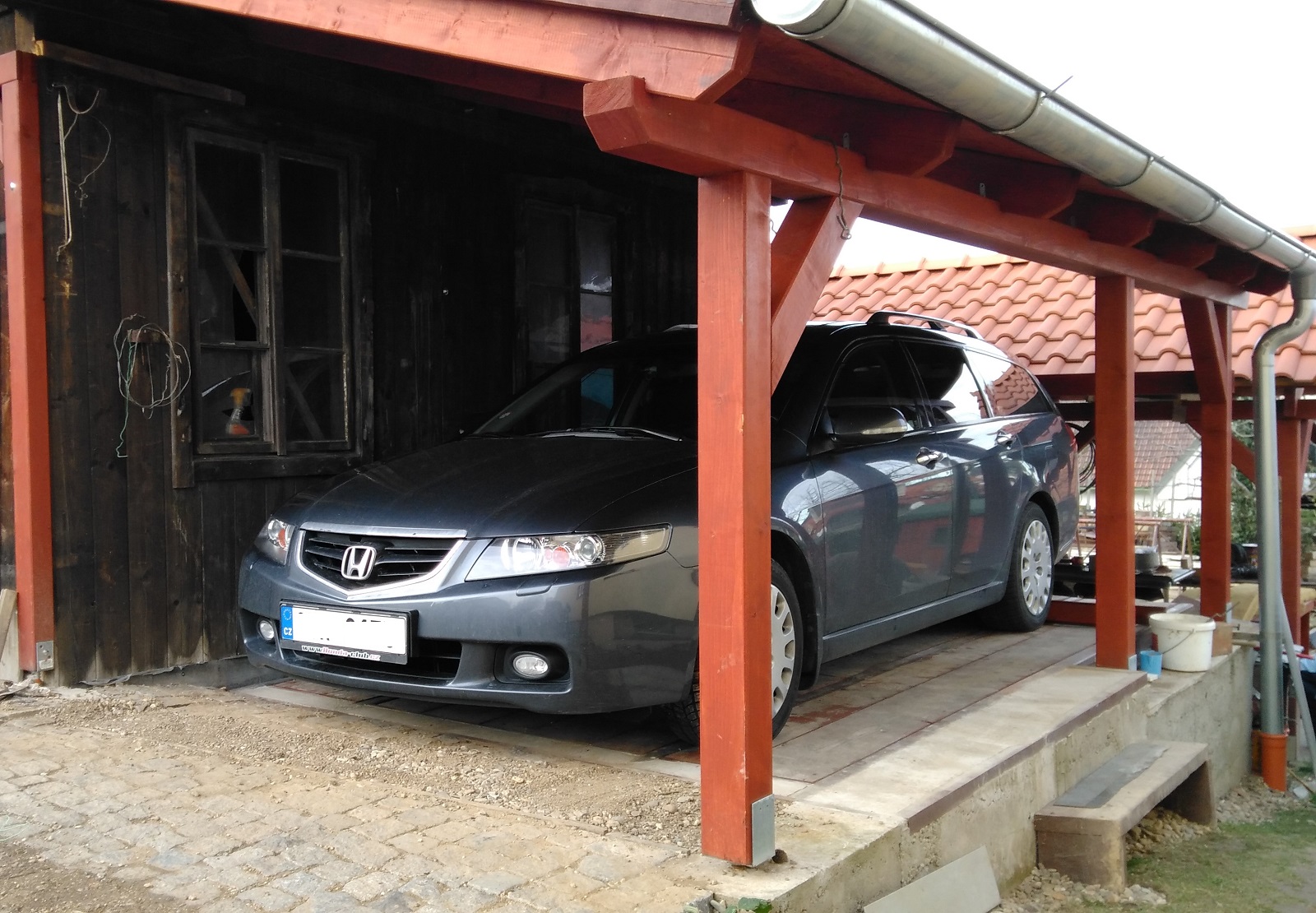 Po skoro 6 letech pod střechou...