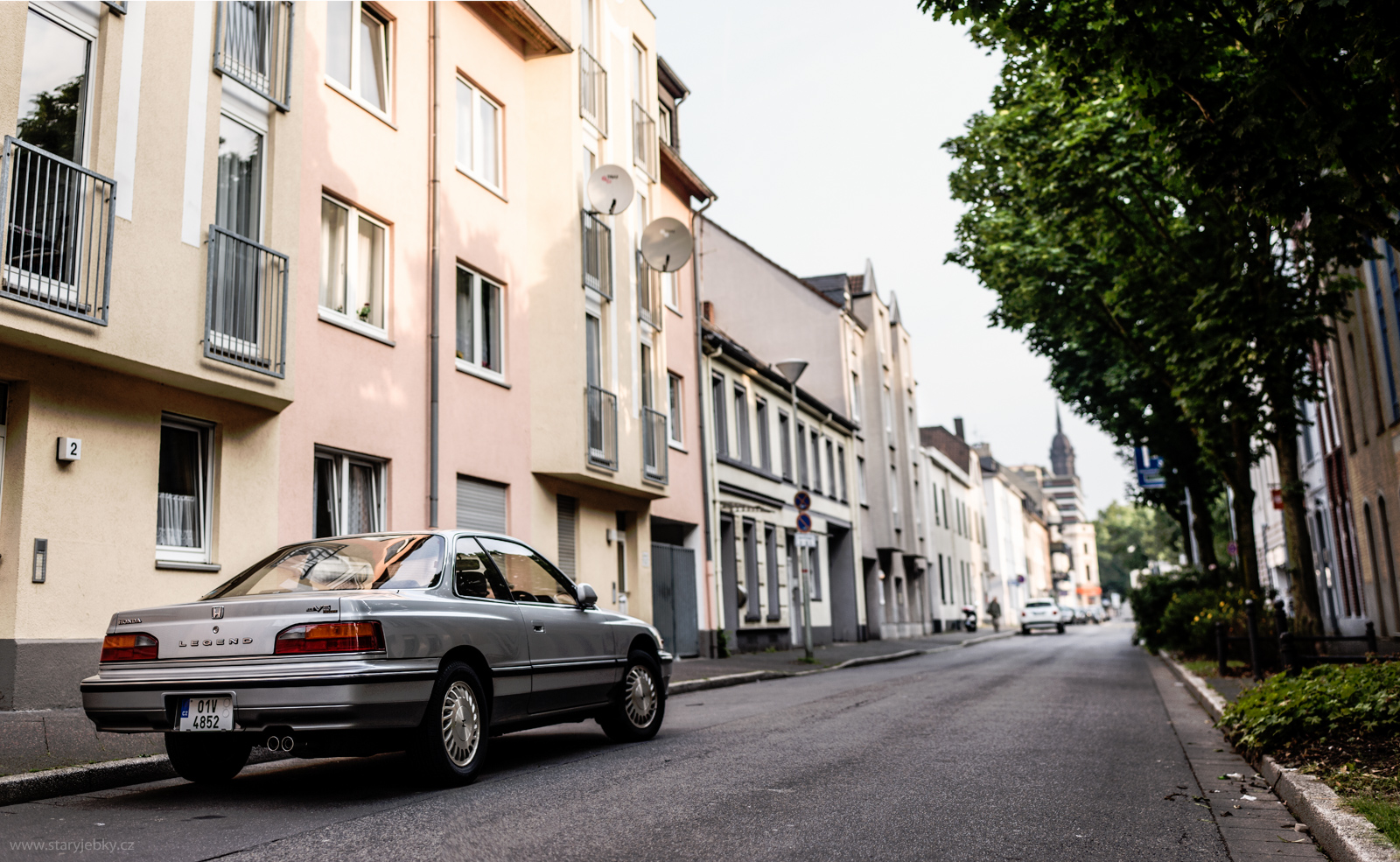 Taky jedno takové stříbrné hybridní městské vozítko ...