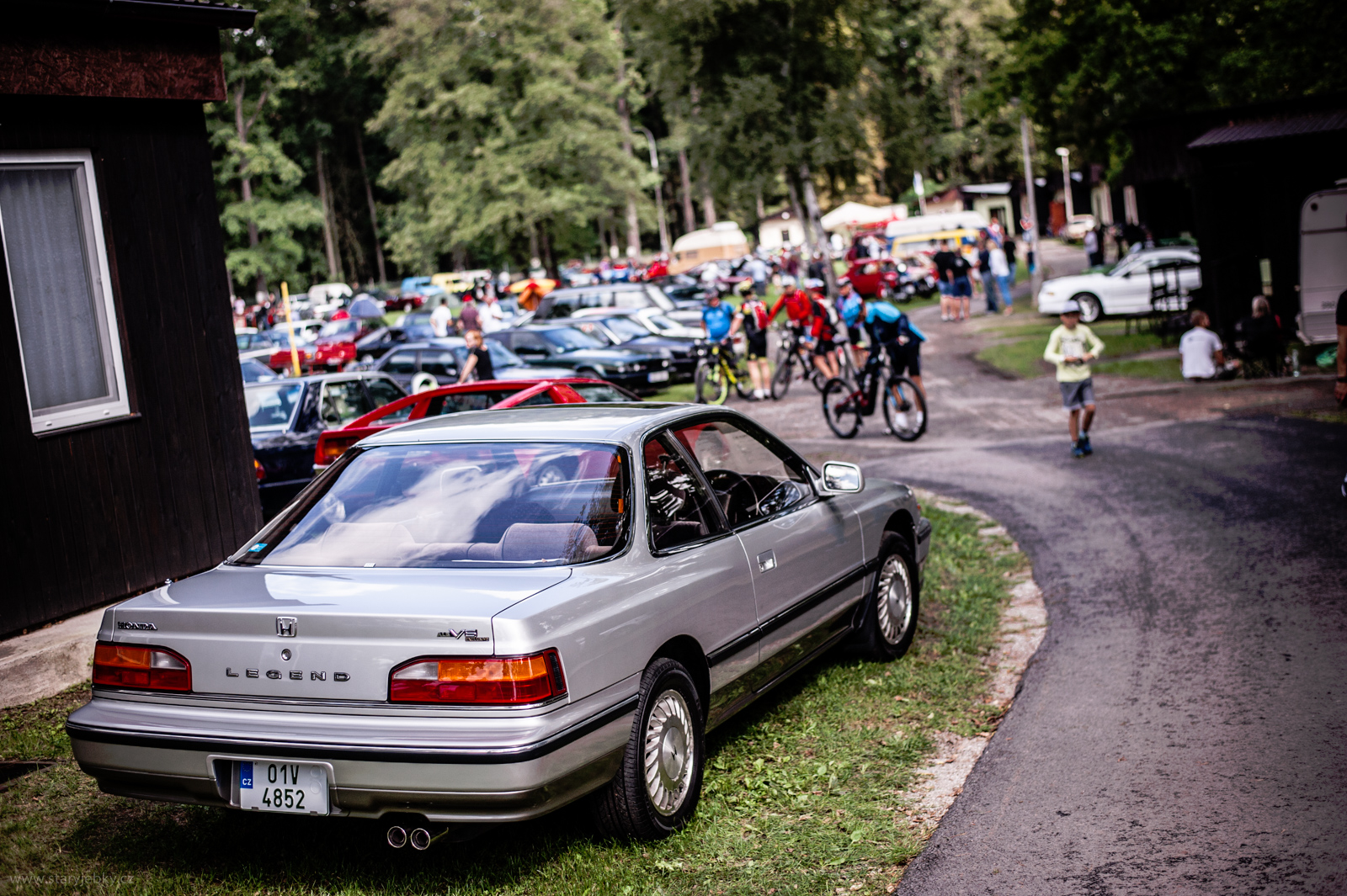 "Vlk si vybírá oběť ve stádu ... ?" :)