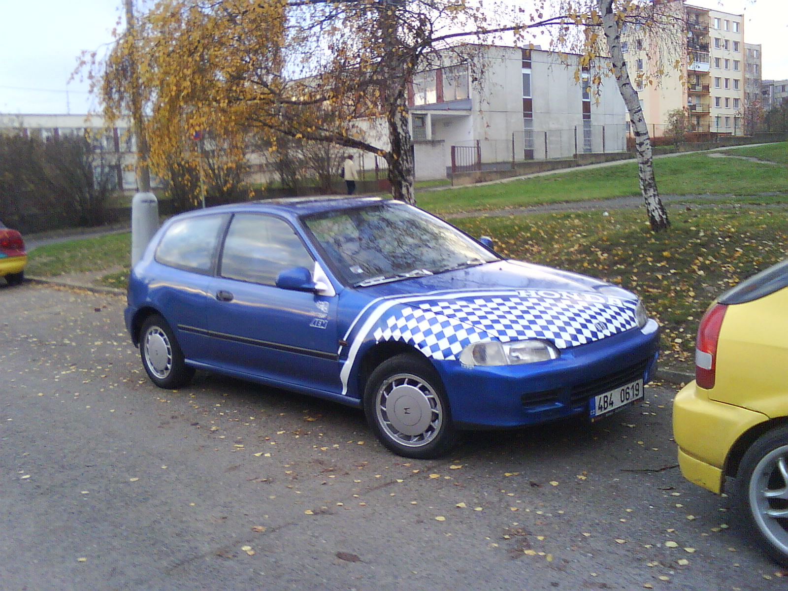 nevi nekdo z ceho jsou ty kola?